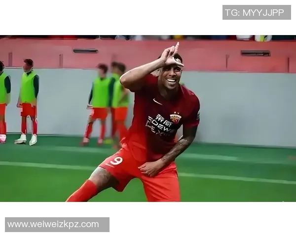 申花与上港激战再燃裁判争议引发球迷热议与讨论